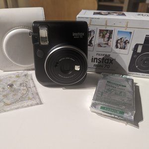 Fujifilm Instax Mini 70 Bundle (Midnight Black)